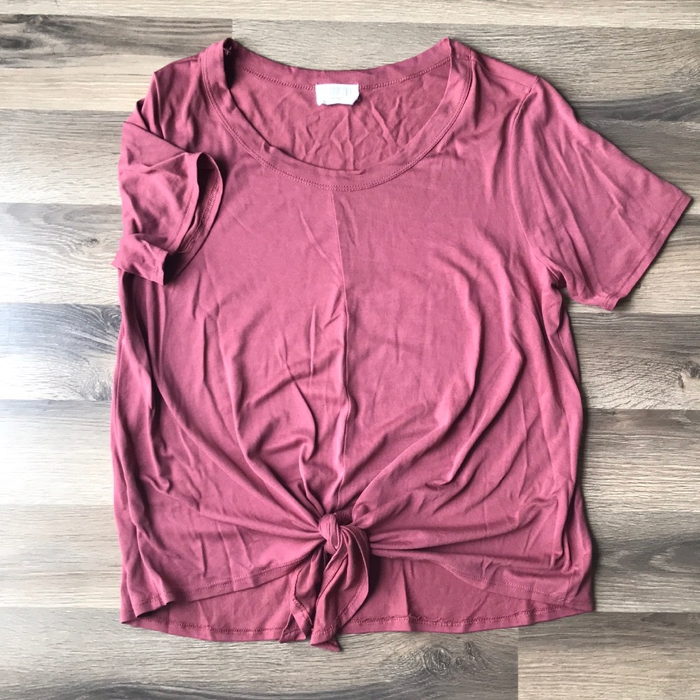 Scoop neck top with tie near belly button